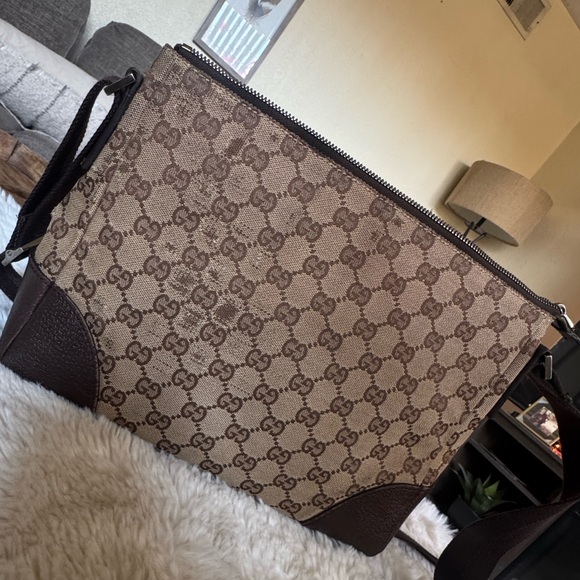 Gucci Textured Leather Detail - Picture 6 of 11